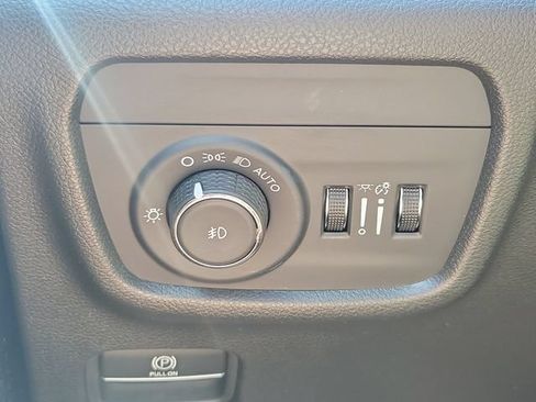 Used 2024 Jeep Grand Cherokee Limited w/ Black Appearance Package RWD image 29
