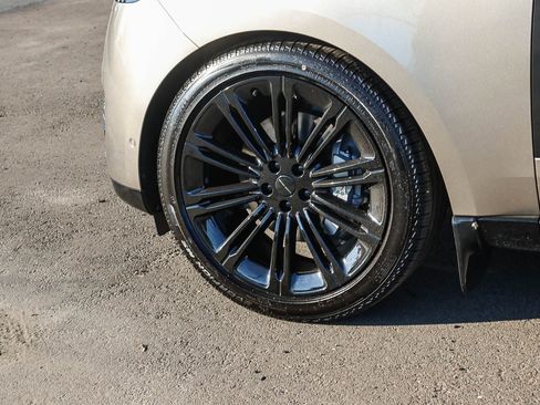 New 2026 Land Rover Range Rover SE image 9