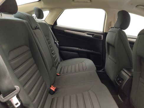 Used 2019 Ford Fusion SE image 19