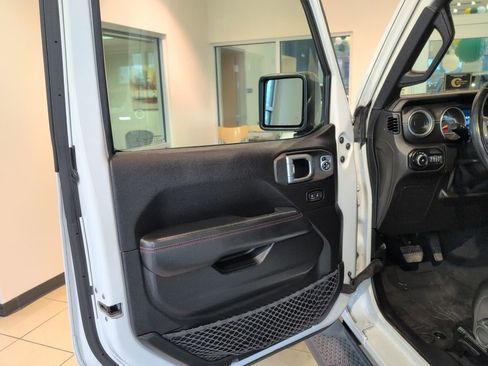 Used 2019 Jeep Wrangler Unlimited Sahara image 8