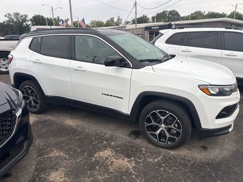 Certified 2024 Jeep Compass Limited image 2