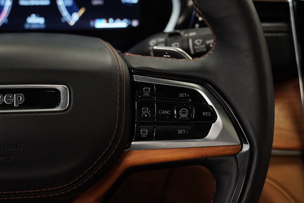 Certified 2025 Jeep Grand Cherokee Summit AWD/4WD image 33