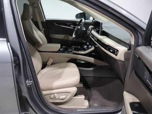 Used 2023 Lincoln Nautilus AWD image 24