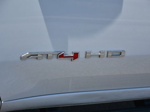 Used 2024 GMC Sierra 2500 AT4 image 9