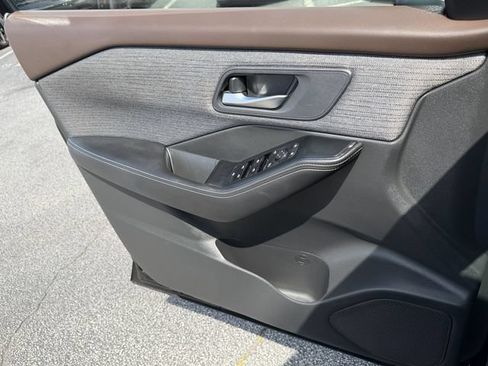 Certified 2023 Nissan Rogue SV FWD image 22