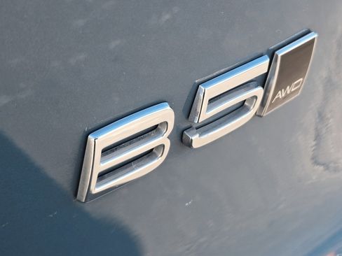 Certified 2023 Volvo XC40 B5 Plus w/ Driver Assist Package image 10