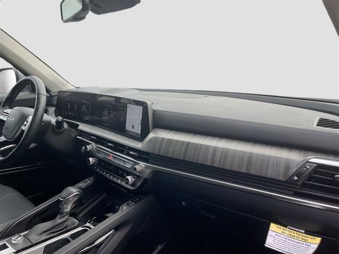 Used 2025 Kia Telluride EX w/ EX Captain's Chair Package image 32