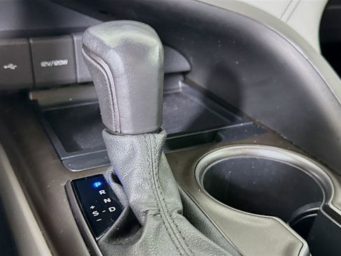 Certified 2022 Toyota Camry SE image 10