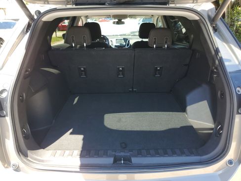 Used 2019 Chevrolet Equinox LT image 9