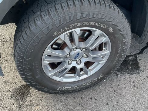 Used 2019 Ford F150 Lariat w/ FX4 Off-Road Package image 19