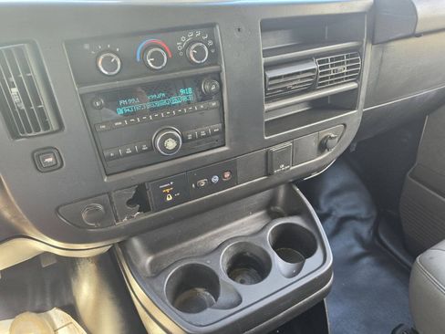 Used 2018 Chevrolet Express 2500 w/ Driver Convenience Package RWD image 9