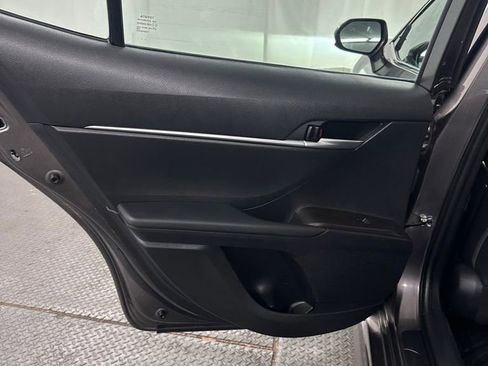 Used 2021 Toyota Camry SE image 25