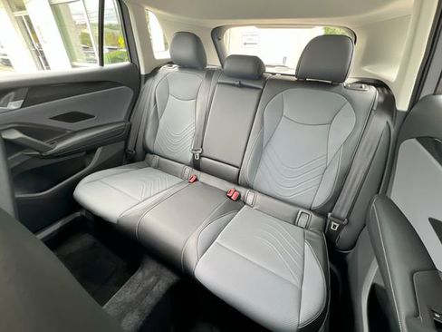 New 2025 Volkswagen Tiguan SE image 21