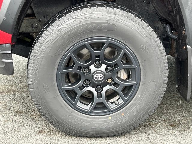 Used 2020 Toyota Tacoma SR w/ SX Package AWD/4WD image 17