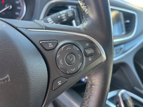 Used 2019 Buick Enclave Essence image 19