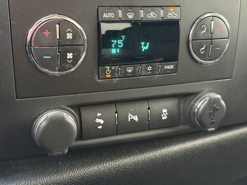 Used 2013 Chevrolet Silverado 1500 LT image 18