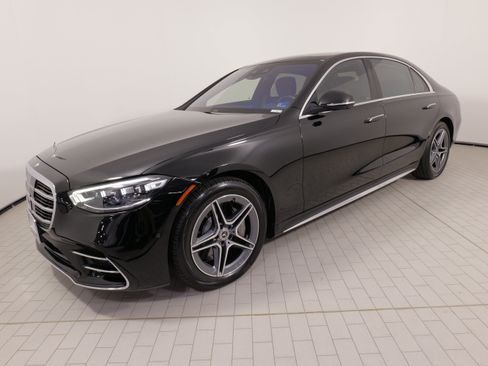 Used 2022 Mercedes-Benz S 500 4MATIC w/ AMG Line Package image 3