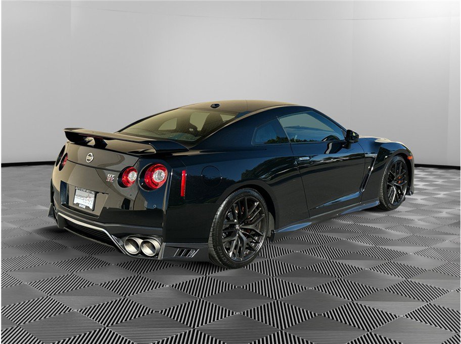 Used 2018 Nissan GT-R Premium AWD/4WD image 5