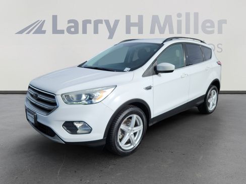 Used 2017 Ford Escape SE w/ Equipment Group 201A image 1
