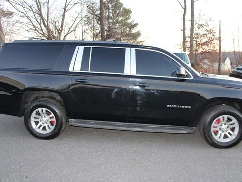 Used 2015 Chevrolet Suburban LT image 9