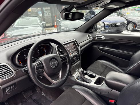Used 2018 Jeep Grand Cherokee Altitude image 19