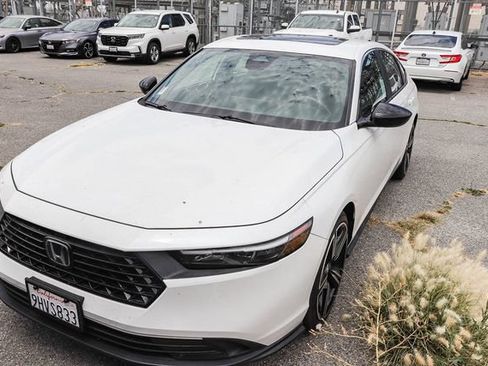 Used 2023 Honda Accord Sport image 4