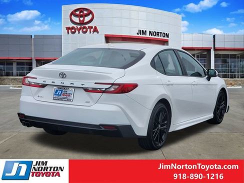 Used 2025 Toyota Camry SE image 6