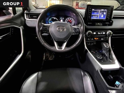 Used 2022 Toyota RAV4 XLE Premium image 6