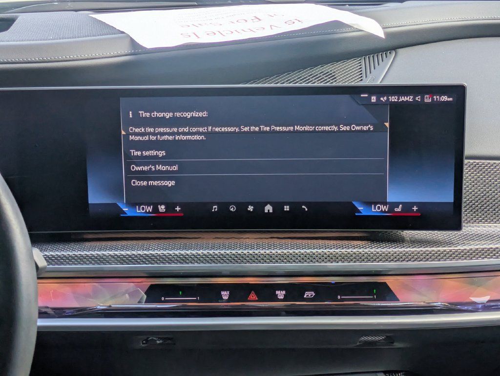Used 2023 BMW i7 xDrive60 w/ Parking Assistance Package AWD/4WD image 31