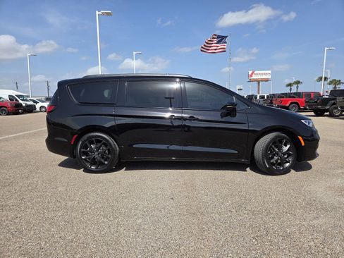 New 2026 Chrysler Pacifica Select FWD image 8