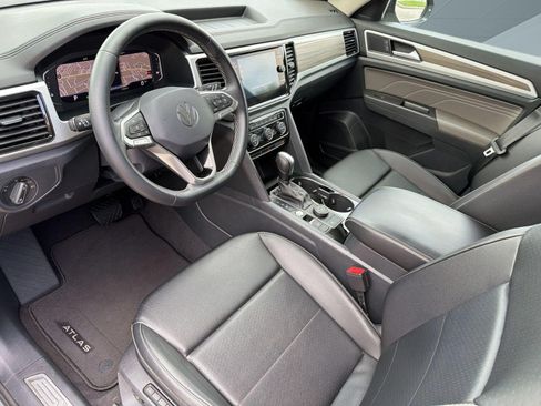 Used 2023 Volkswagen Atlas SEL AWD/4WD image 4
