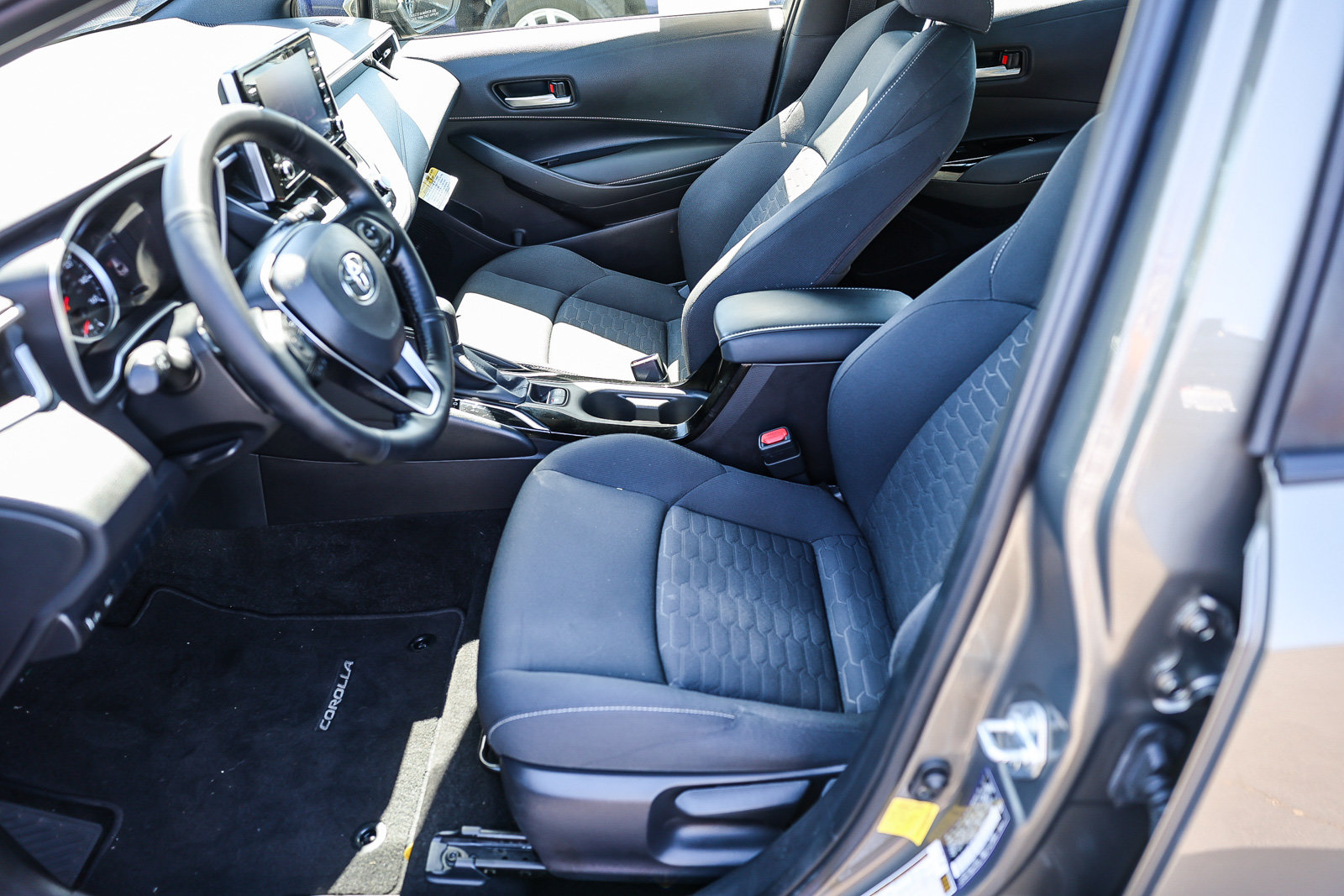 Used 2020 Toyota Corolla SE w/ Carpet Mat Package FWD image 8
