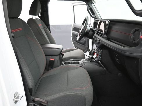 Used 2025 Jeep Wrangler Unlimited Rubicon image 16