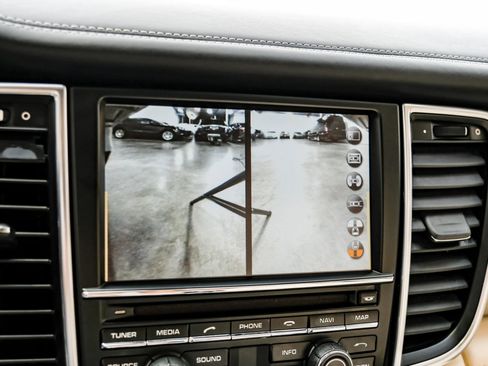 Used 2016 Porsche Panamera image 20