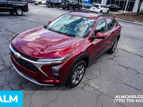 Used 2025 Chevrolet Trax LT w/ LT Convenience Package FWD image 20