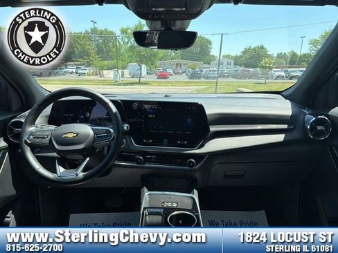 Used 2025 Chevrolet Equinox LT w/ Convenience Package II FWD image 9