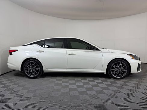 Used 2024 Nissan Altima 2.0 SR image 8