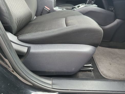 Used 2019 Nissan Rogue S FWD image 34