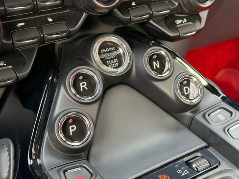 Used 2023 Aston Martin V8 Vantage Coupe image 33