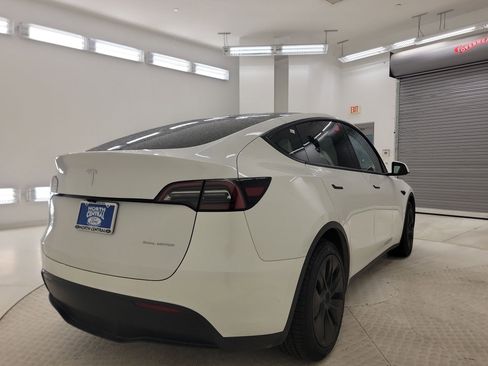 Used 2024 Tesla Model Y Long Range AWD/4WD image 7
