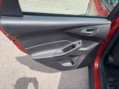 Used 2018 Ford Focus SE w/ Cold Weather Package image 12