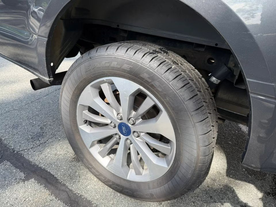 Used 2018 Ford F150 XL w/ Equipment Group 101A Mid AWD/4WD image 13
