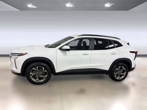 Used 2026 Chevrolet Trax LT w/ Driver Confidence Package FWD image 2