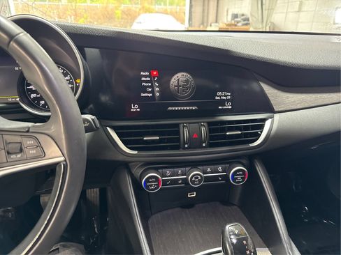 Used 2019 Alfa Romeo Giulia Ti RWD image 14