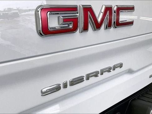 Used 2025 GMC Sierra 1500 SLT w/ SLT Premium Plus Package image 9