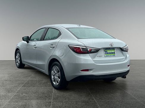 Used 2020 Toyota Yaris L image 6