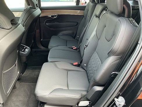 Used 2025 Volvo XC90 B5 Core image 14