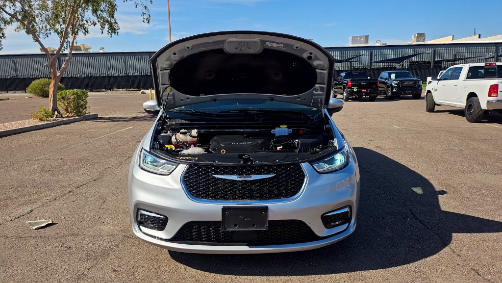 Used 2023 Chrysler Pacifica Touring-L FWD image 41