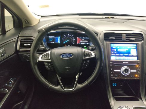 Used 2019 Ford Fusion Titanium FWD image 22