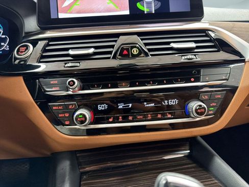 Certified 2023 BMW 530e xDrive w/ Premium Package image 25